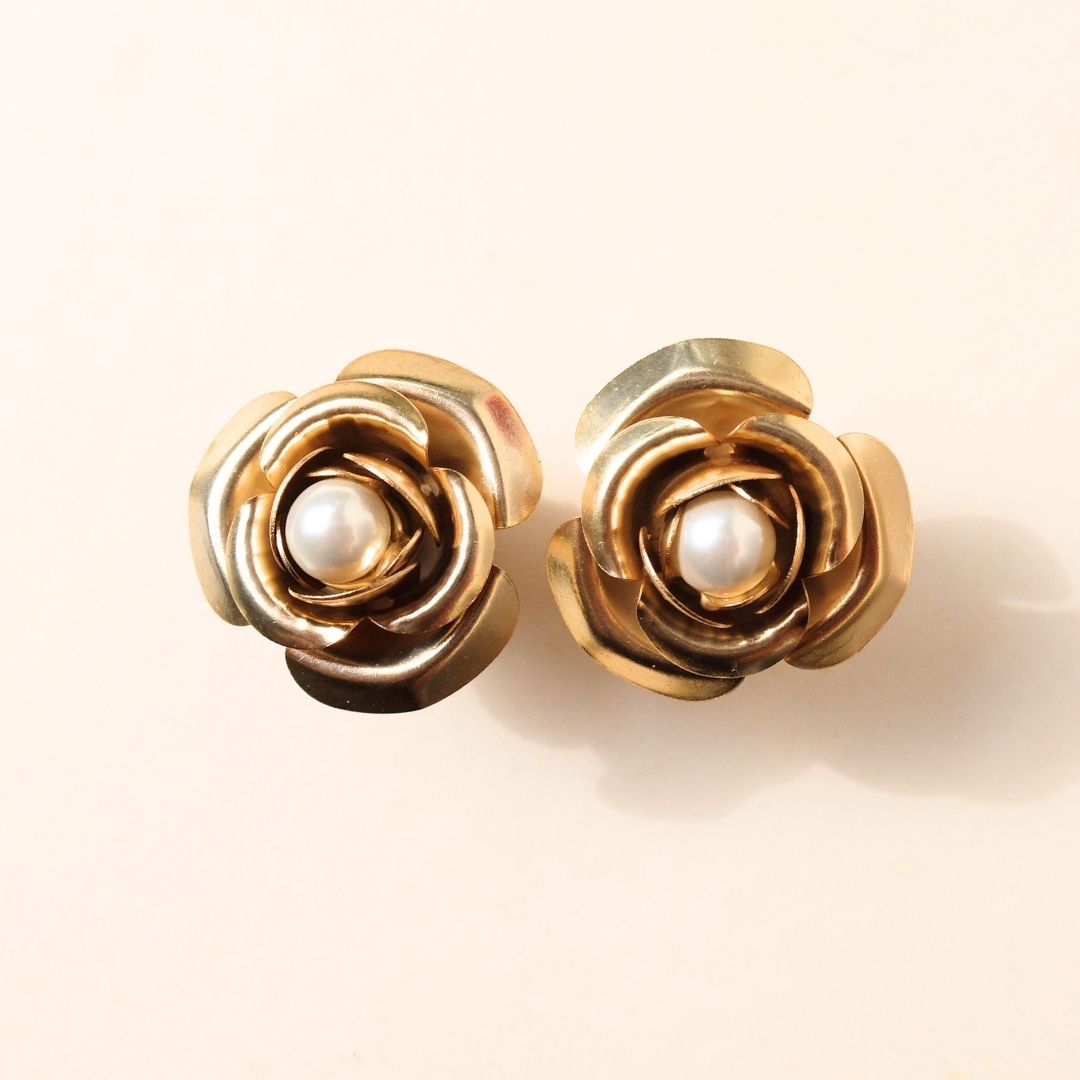 Peony Golden Single Earrings with Central Pearl