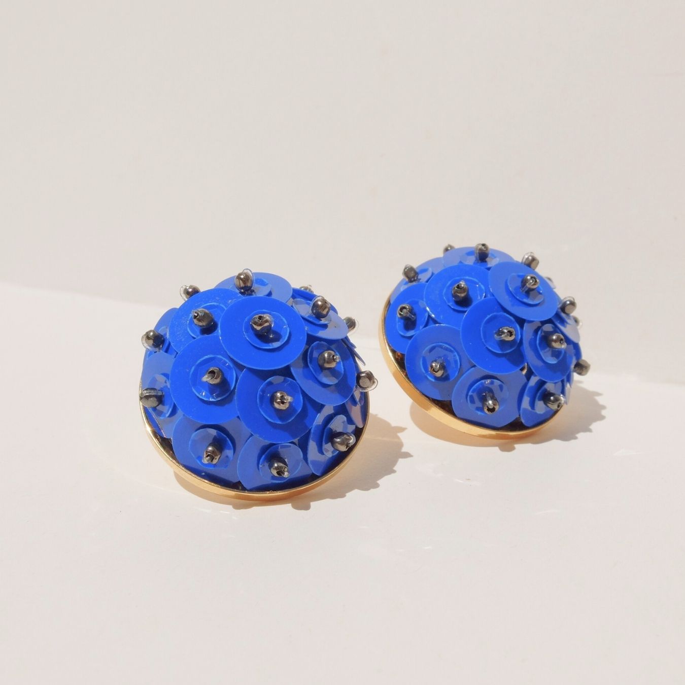 Orecchini Perle del Nilo con pailettes - Blu Cobalto