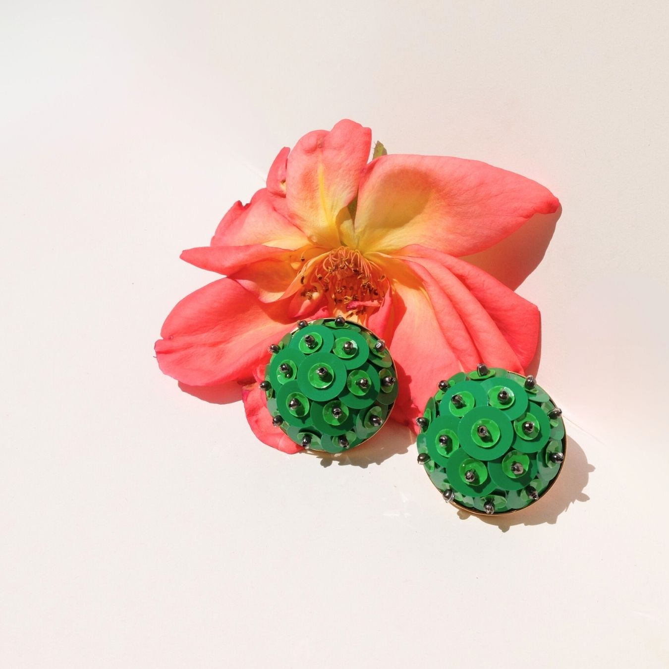 Orecchini Perle del Nilo in pailettes - Verde Giada