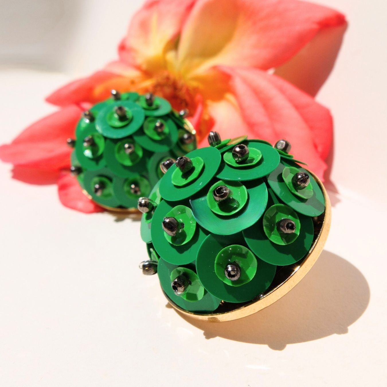 Orecchini Perle del Nilo in pailettes - Verde Giada