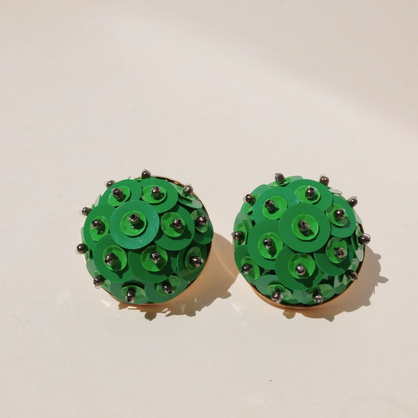 Orecchini Perle del Nilo in pailettes - Verde Giada