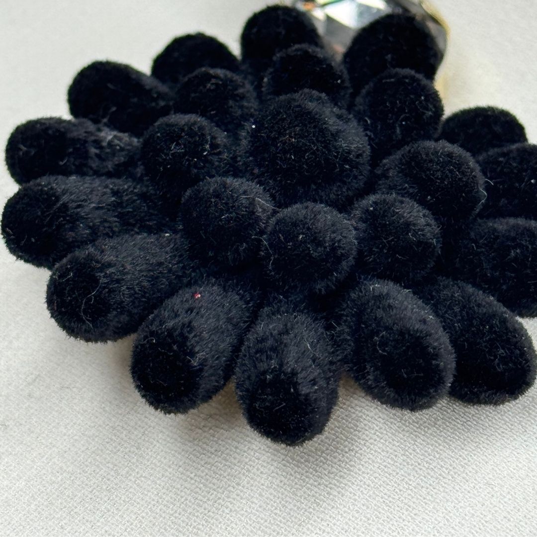 Ciondolo Fiordaliso Nero velluto con nastro in raso