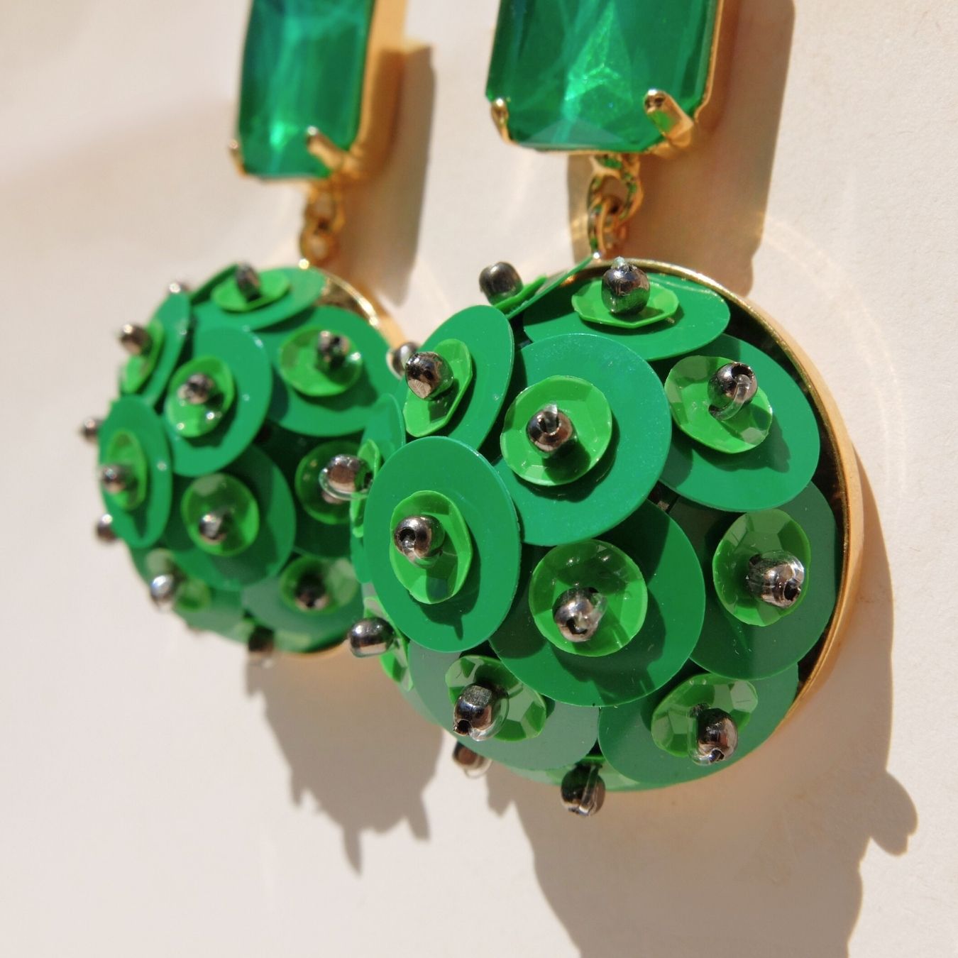 Orecchini Perle del Nilo in pailettes - Verde Giada Pendenti