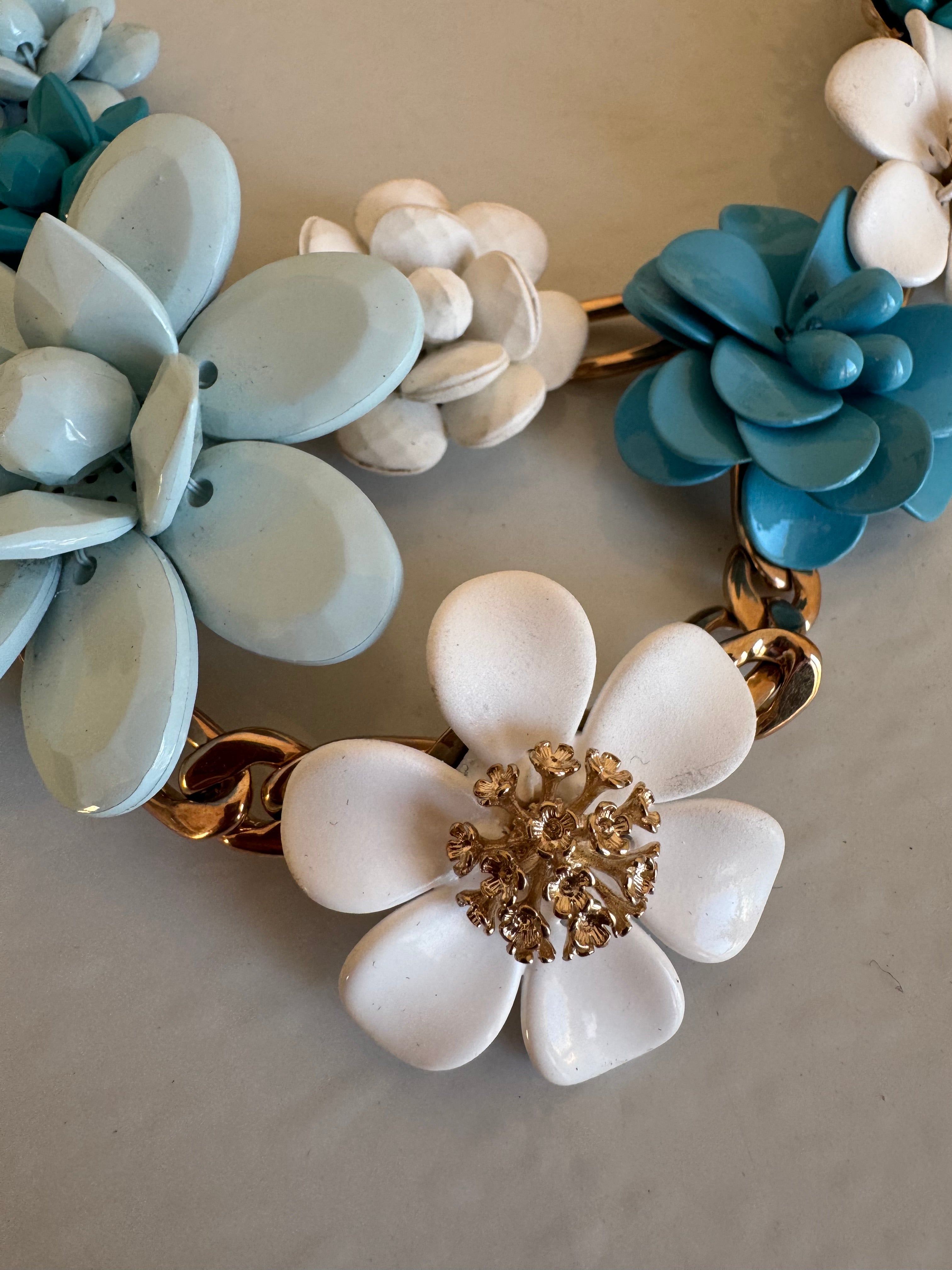 Collana Grotta Azzurra - PEZZO UNICO Fiori carta da zucchero, Azzurro, Turchese e cristalli