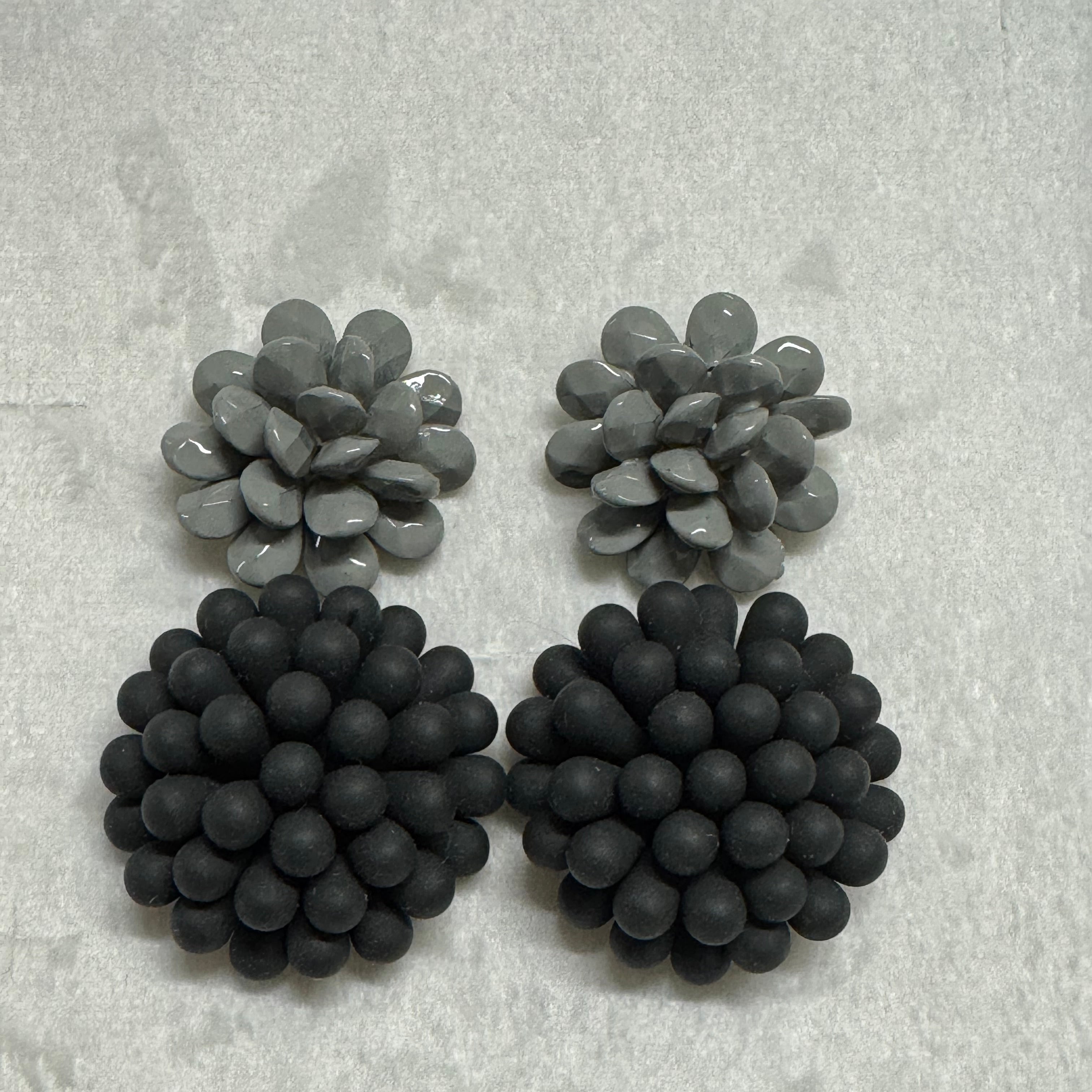 Orecchini Dalia Antracite effetto seta con ninfea grigio lucido