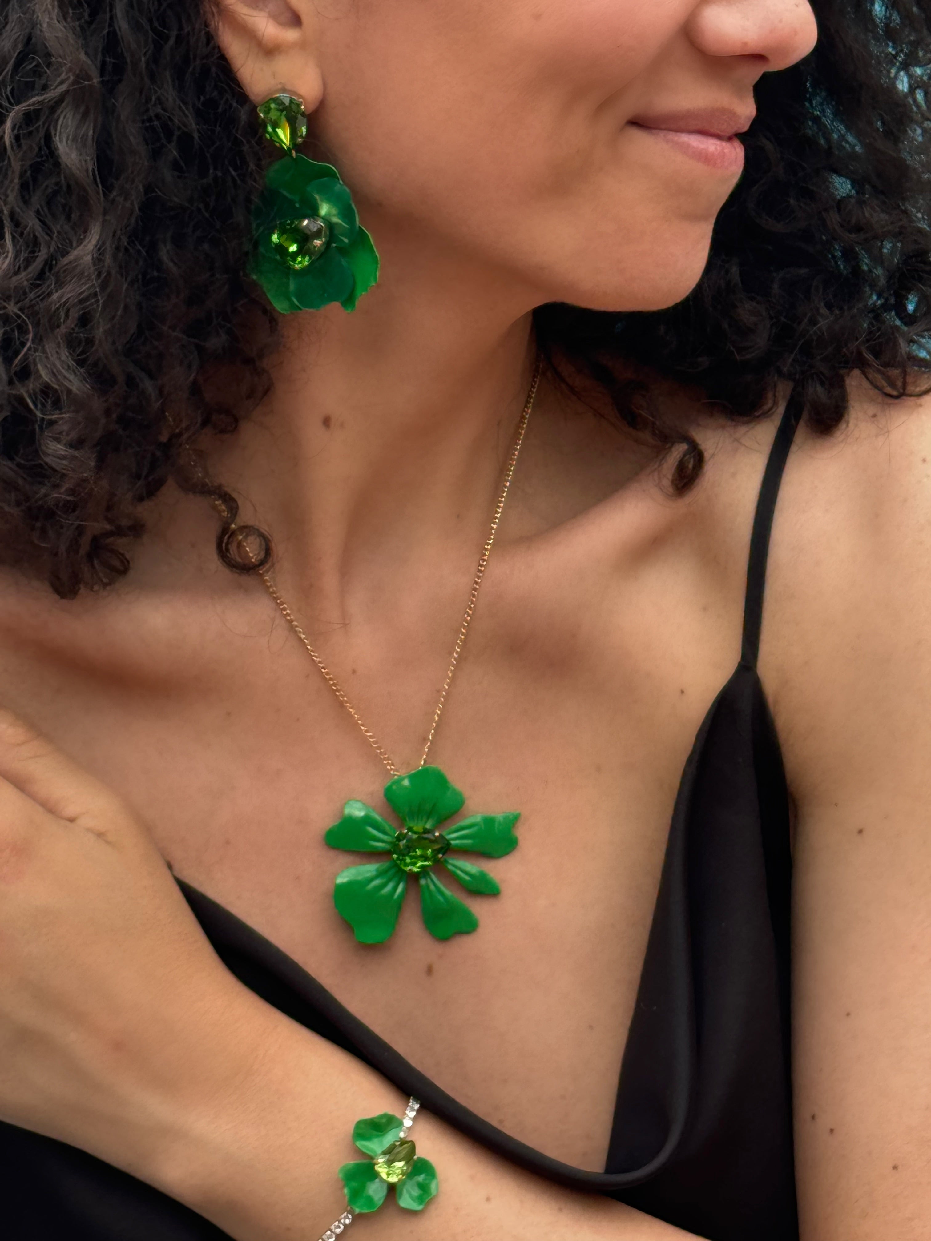 Ciondolo  "Palma" con pietre dipinte in verde smeraldo