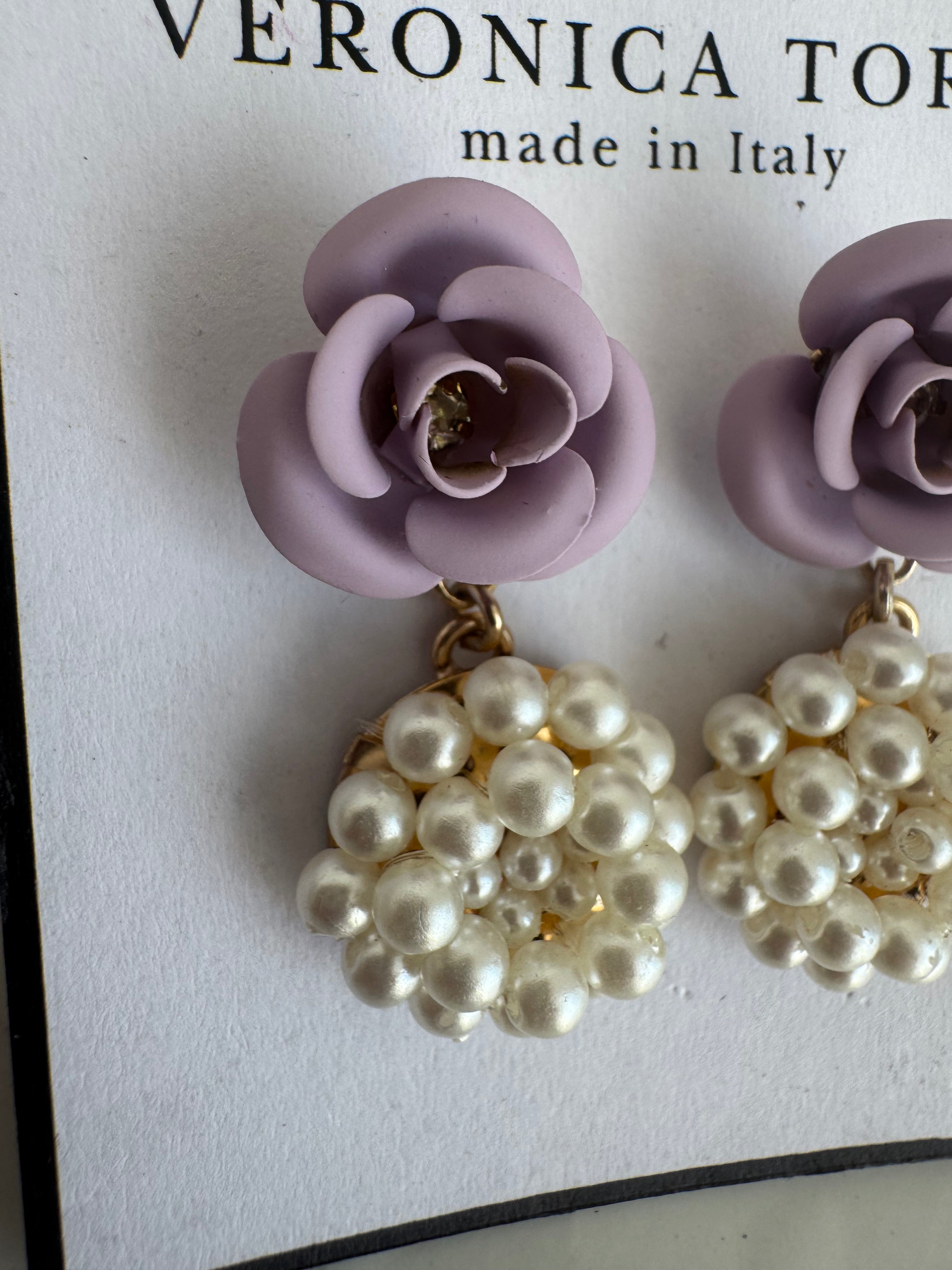 Orecchini Mini Peonia Lilla - Ricamo di perle pendenti
