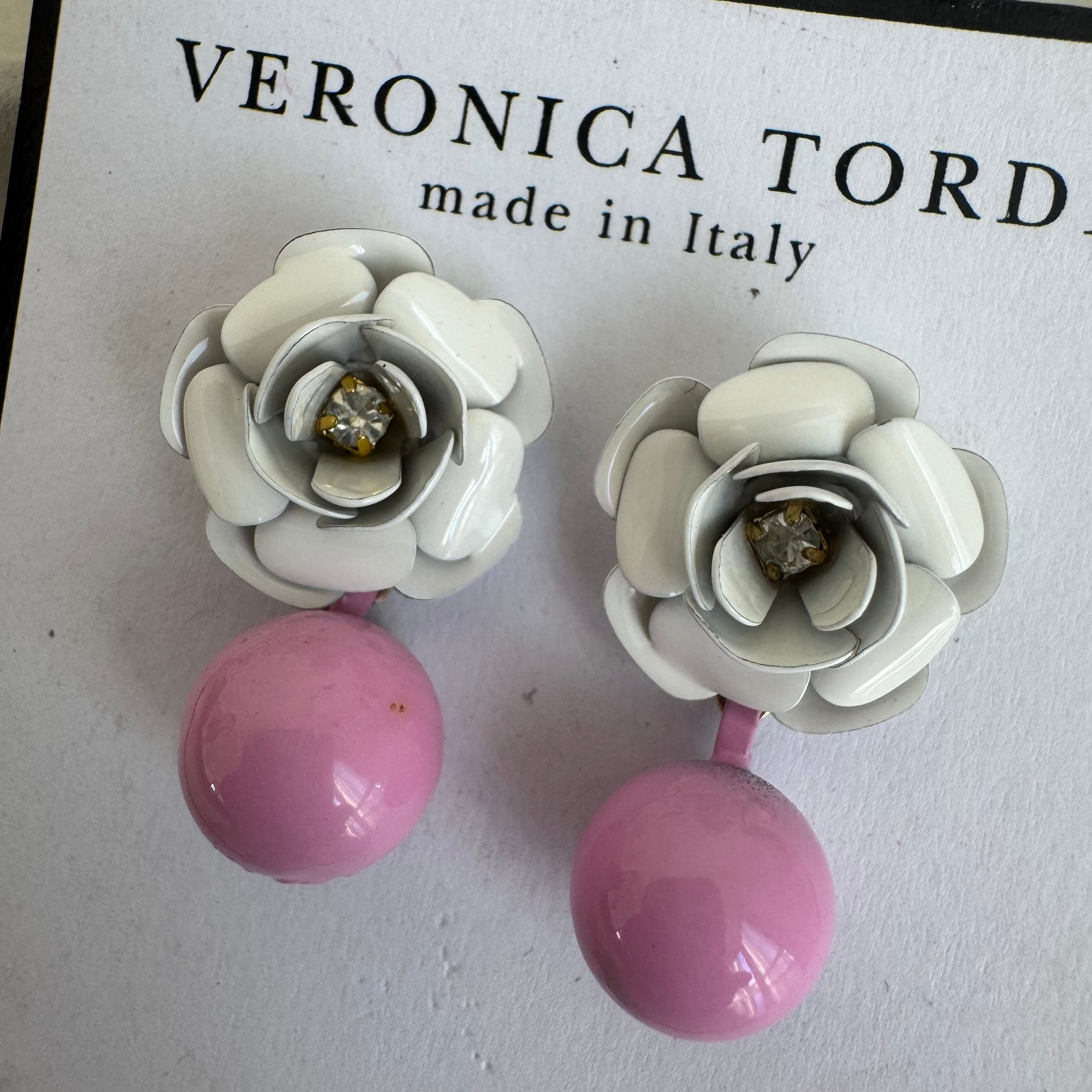 Orecchini Camelia Bianca con perla orchidea pendente