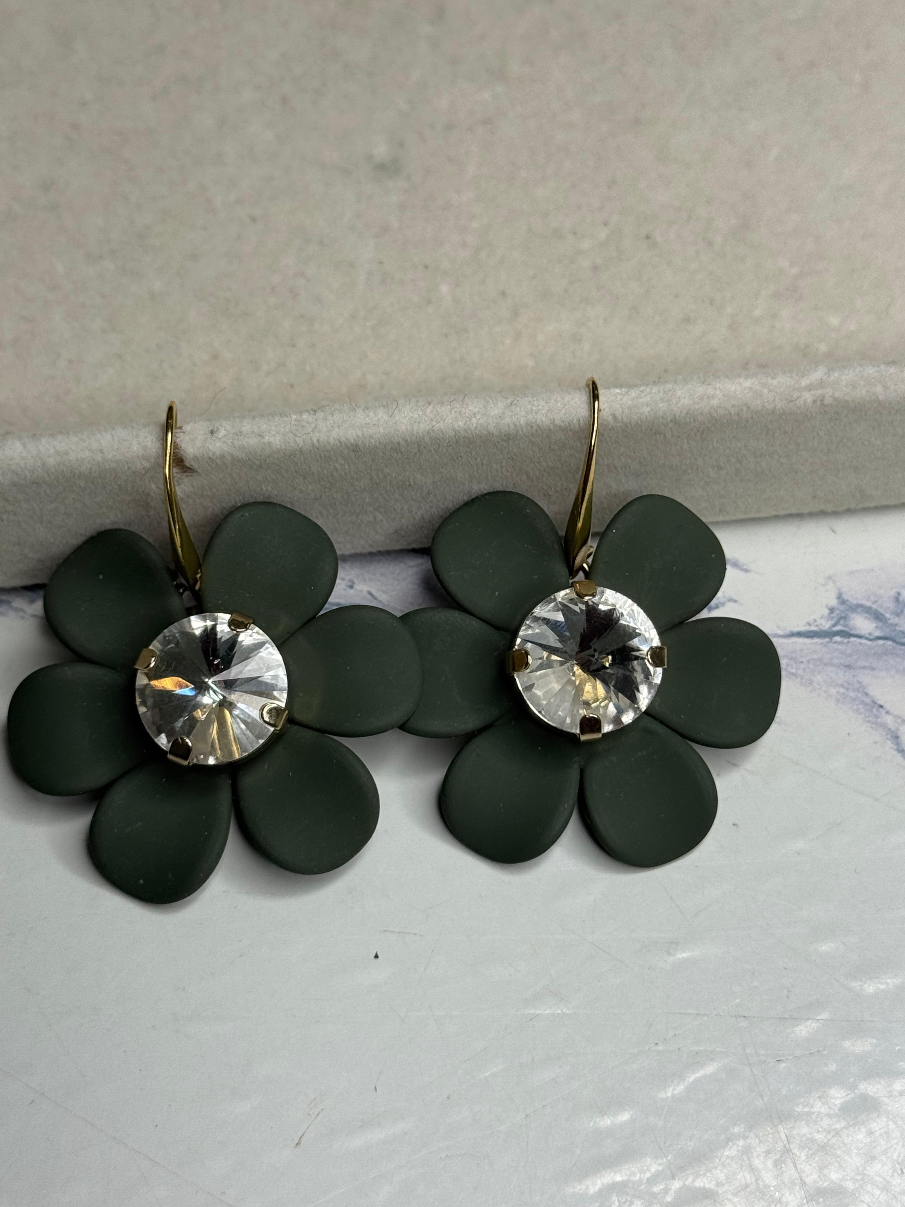 Orecchini Petalo Verde Militare Seta con cristallo centrale
