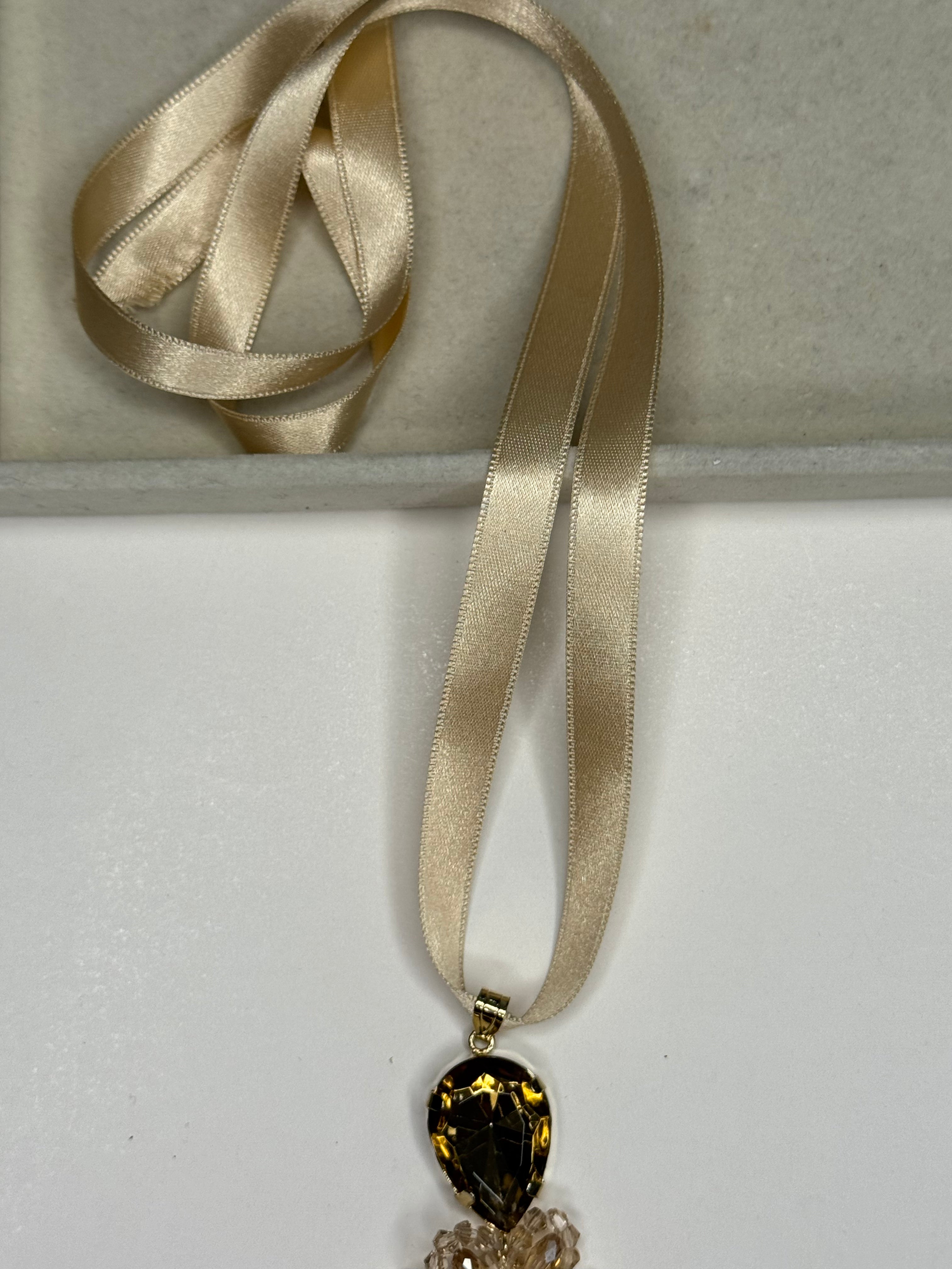 Ciondolo Sienna Champagne con cordone di raso