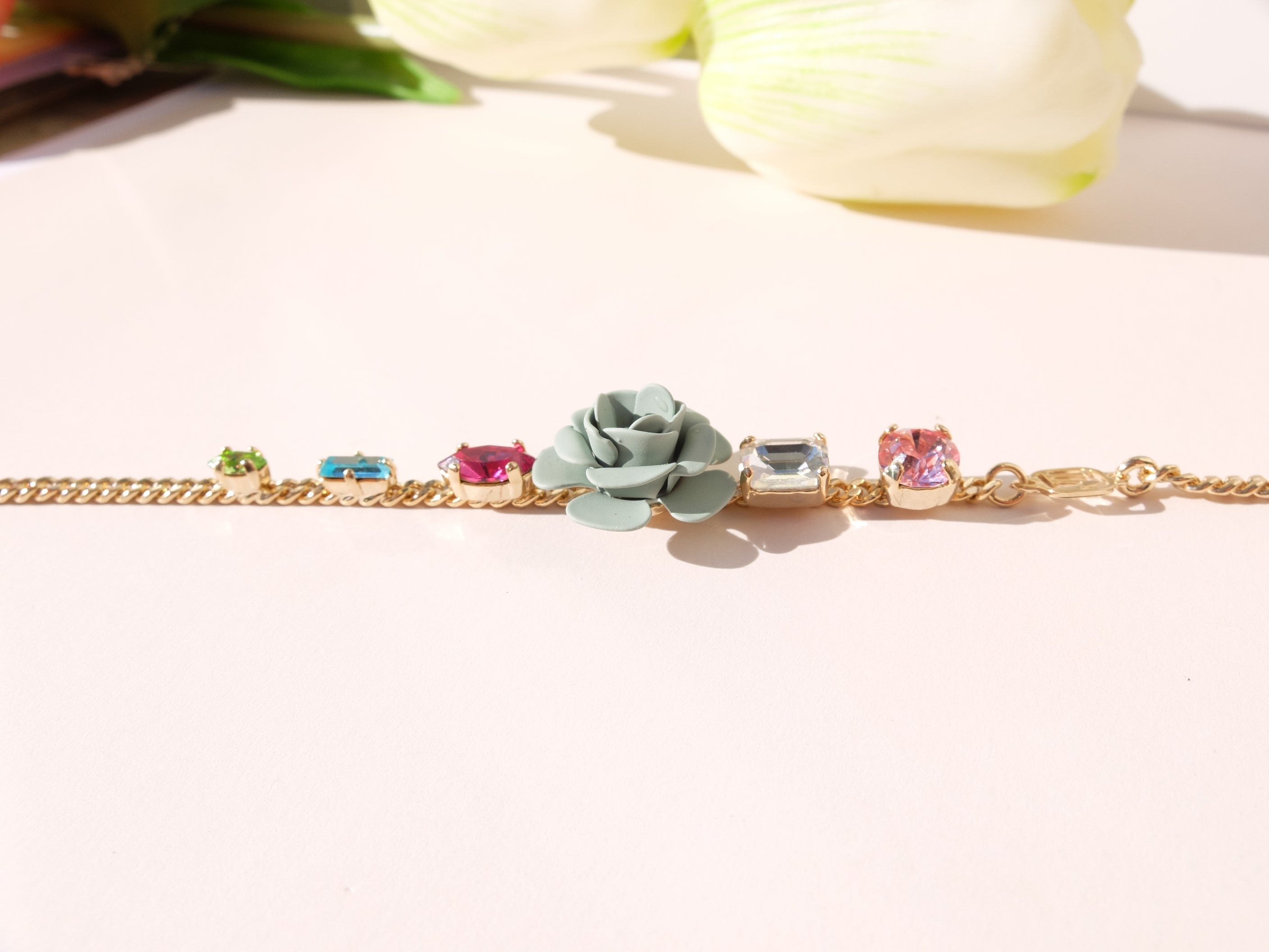 Bracciale Regolabile "Camelia" Tropical Decò - Verde Salvia con Cristalli Multicolor