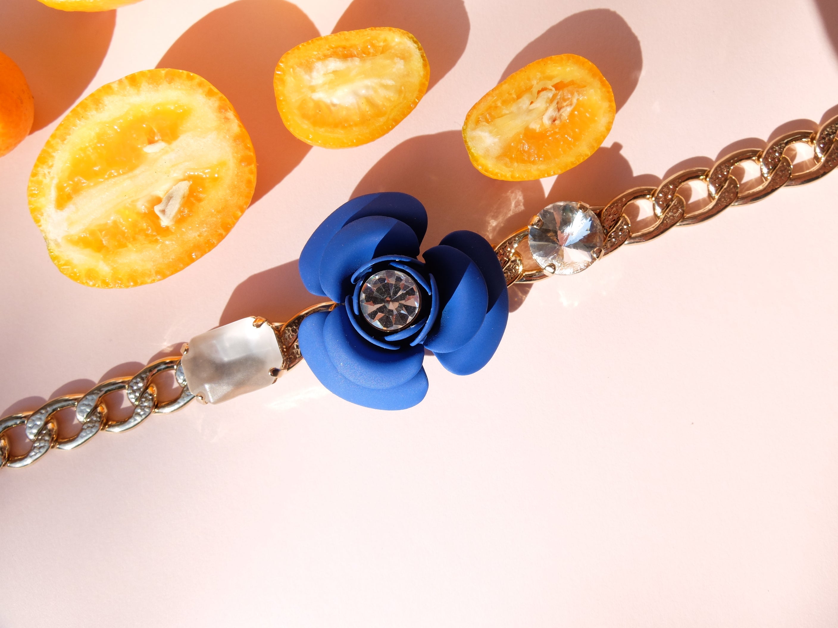 Bracciale Regolabile "Peonia Sunset"- Blu Elettrico con Cristalli