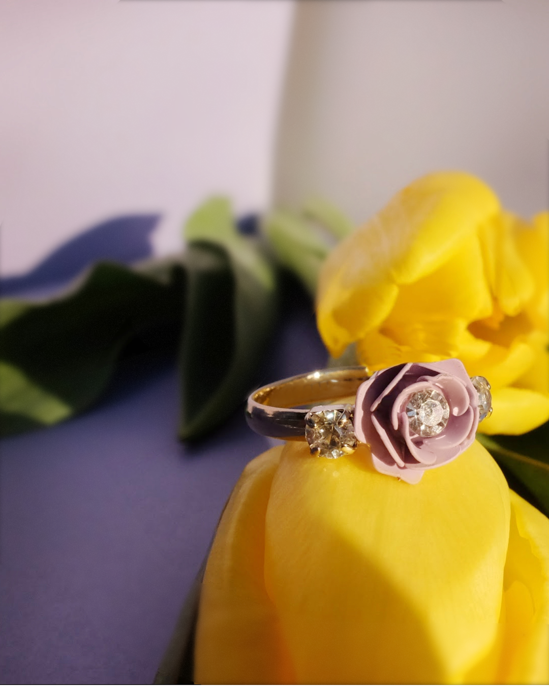 Anello regolabile "Camelia" Glicine con cristalli