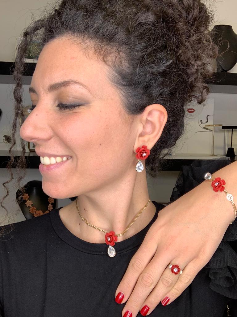 Anello regolabile "Camelia" rosso con cristalli